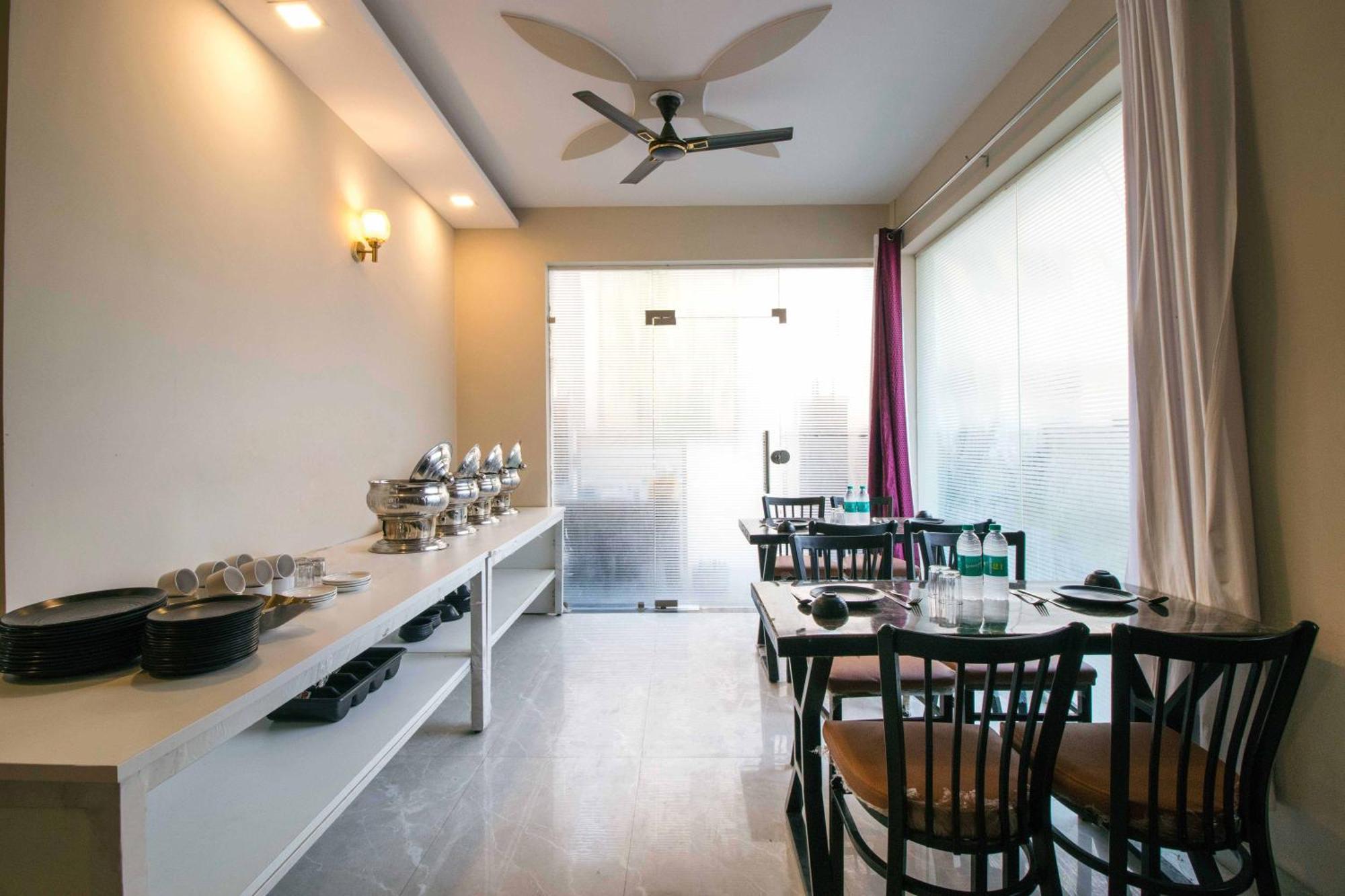 Treebo Elite Corporate, Sector 62 Hotel Noida Ngoại thất bức ảnh