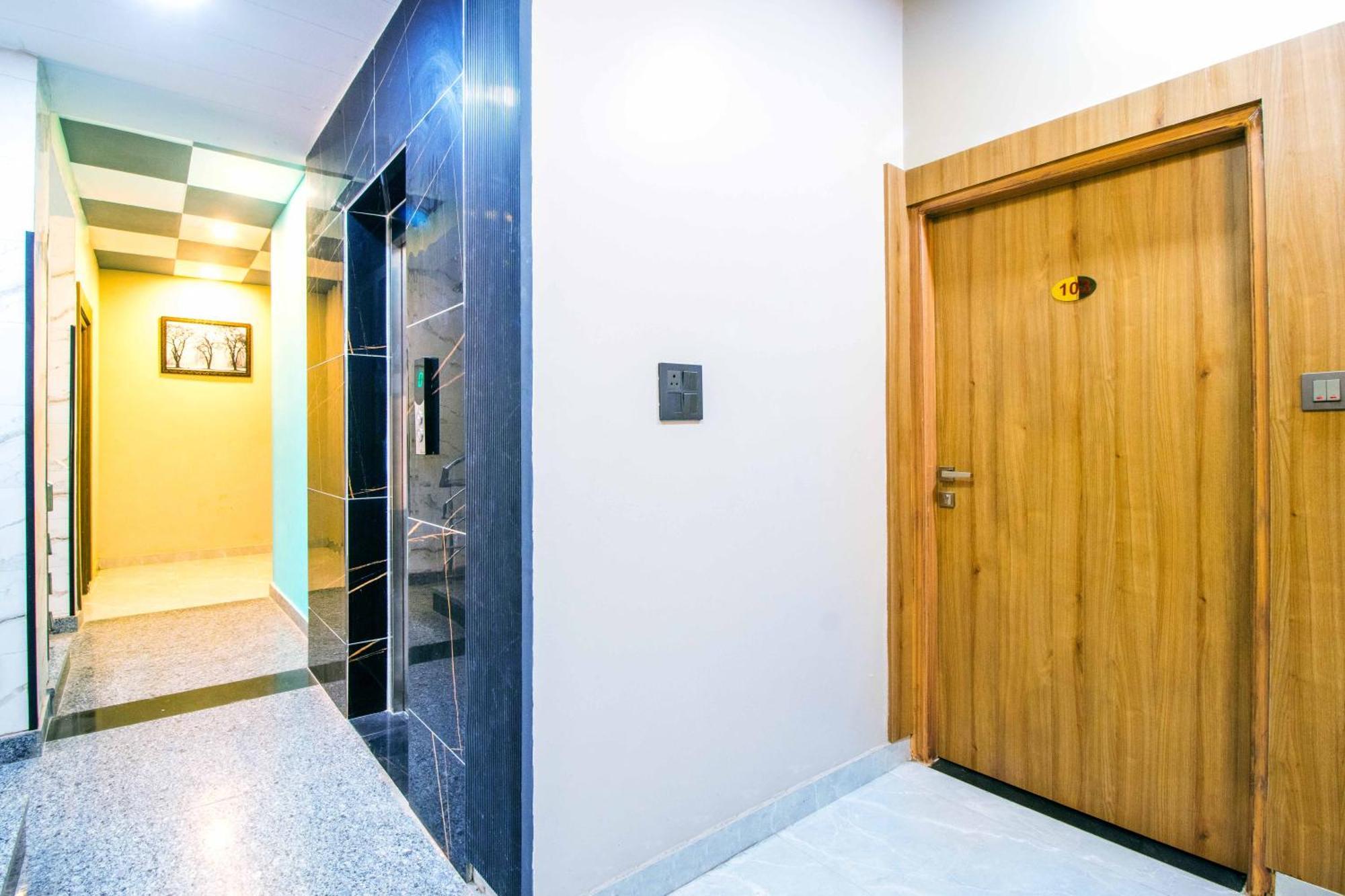 Treebo Elite Corporate, Sector 62 Hotel Noida Ngoại thất bức ảnh