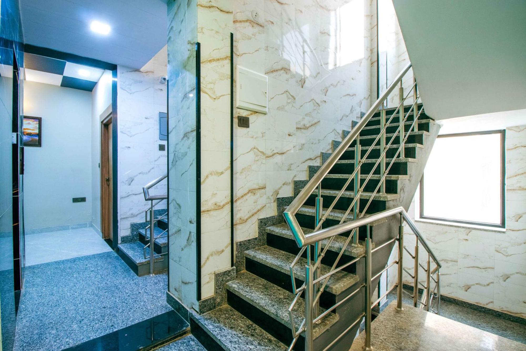 Treebo Elite Corporate, Sector 62 Hotel Noida Ngoại thất bức ảnh
