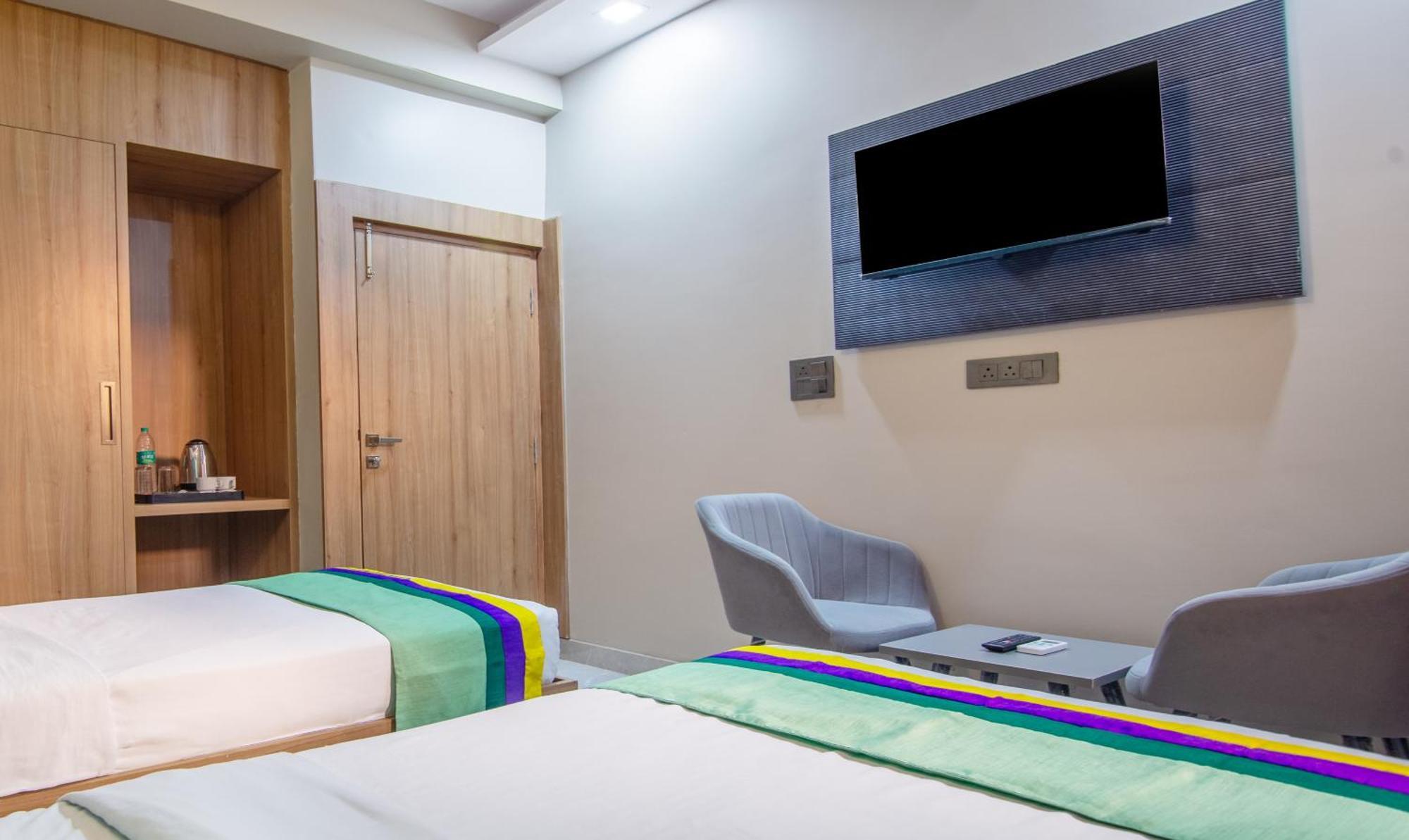 Treebo Elite Corporate, Sector 62 Hotel Noida Ngoại thất bức ảnh