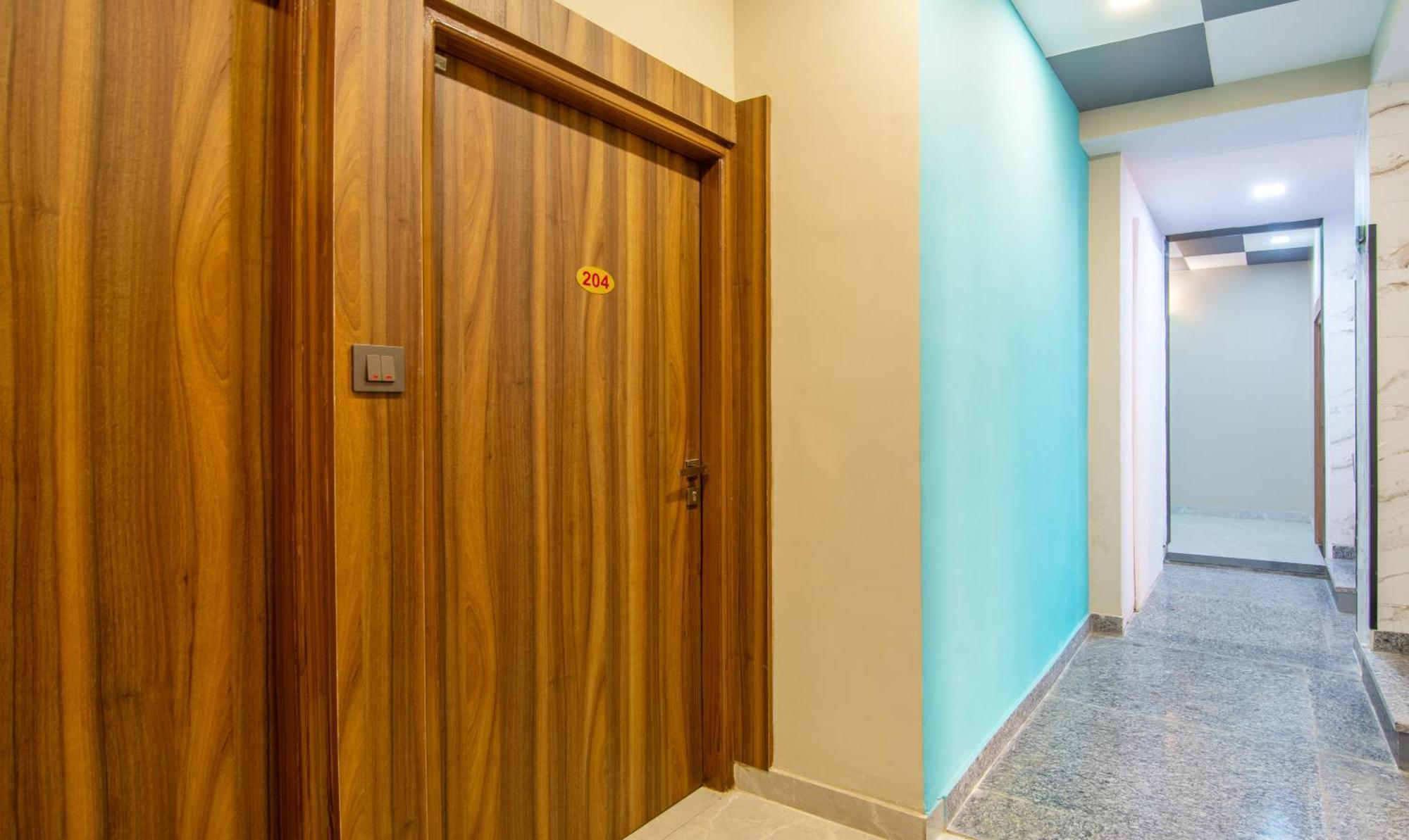 Treebo Elite Corporate, Sector 62 Hotel Noida Ngoại thất bức ảnh