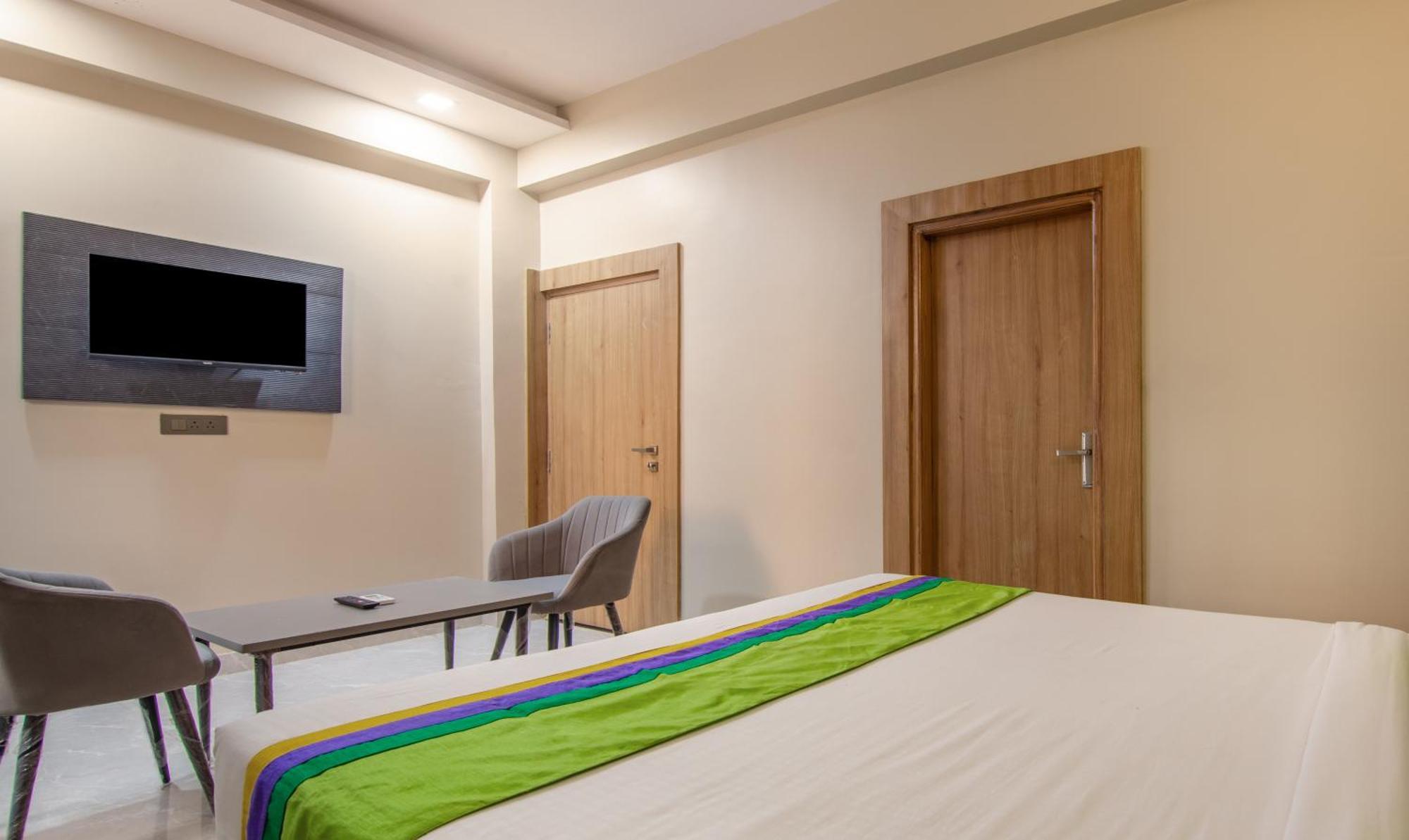 Treebo Elite Corporate, Sector 62 Hotel Noida Ngoại thất bức ảnh