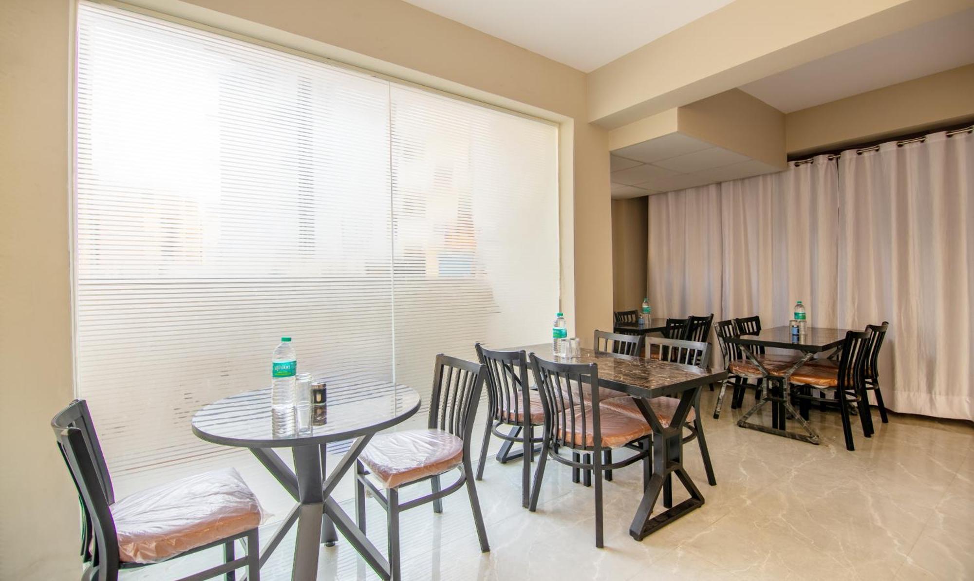 Treebo Elite Corporate, Sector 62 Hotel Noida Ngoại thất bức ảnh