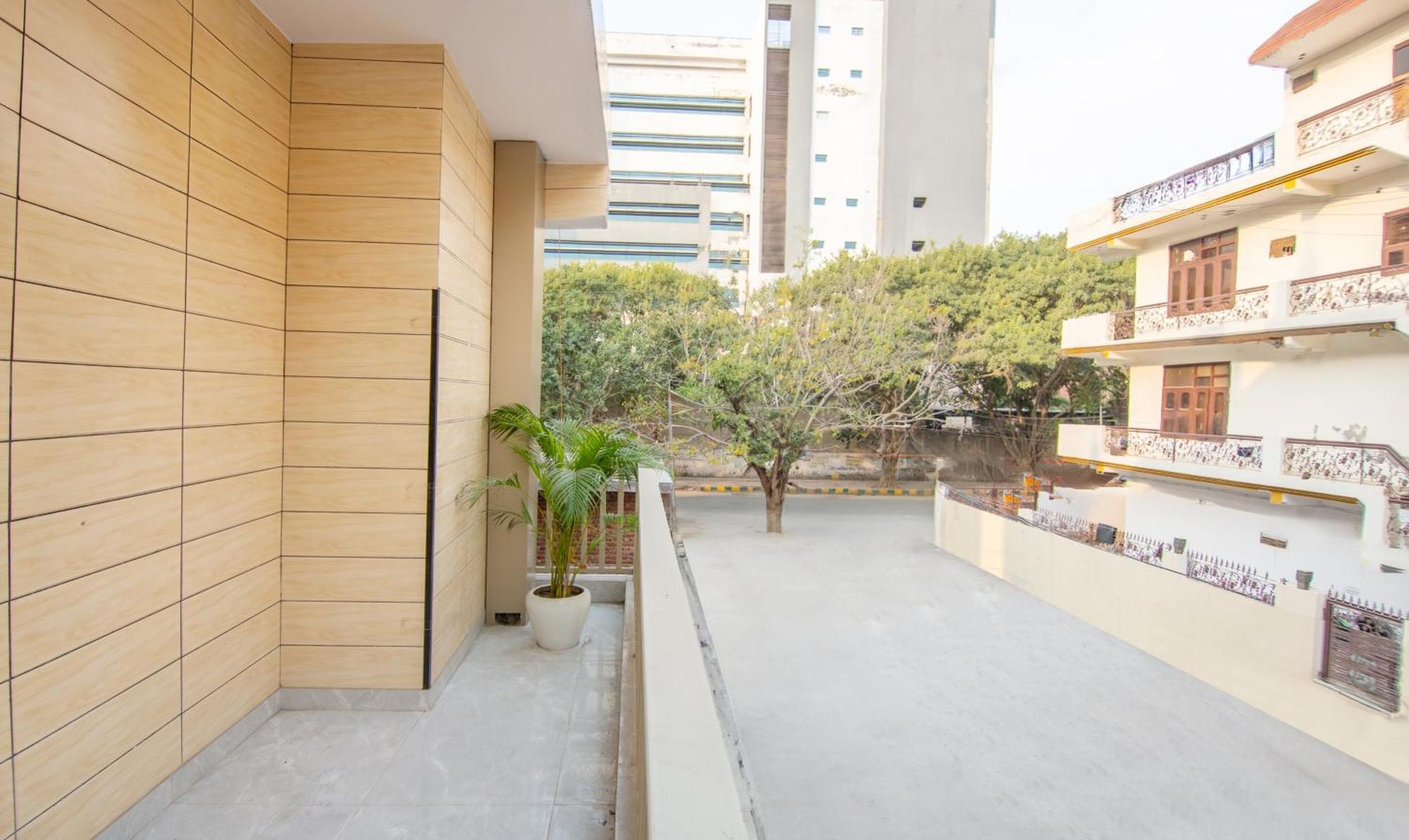 Treebo Elite Corporate, Sector 62 Hotel Noida Ngoại thất bức ảnh