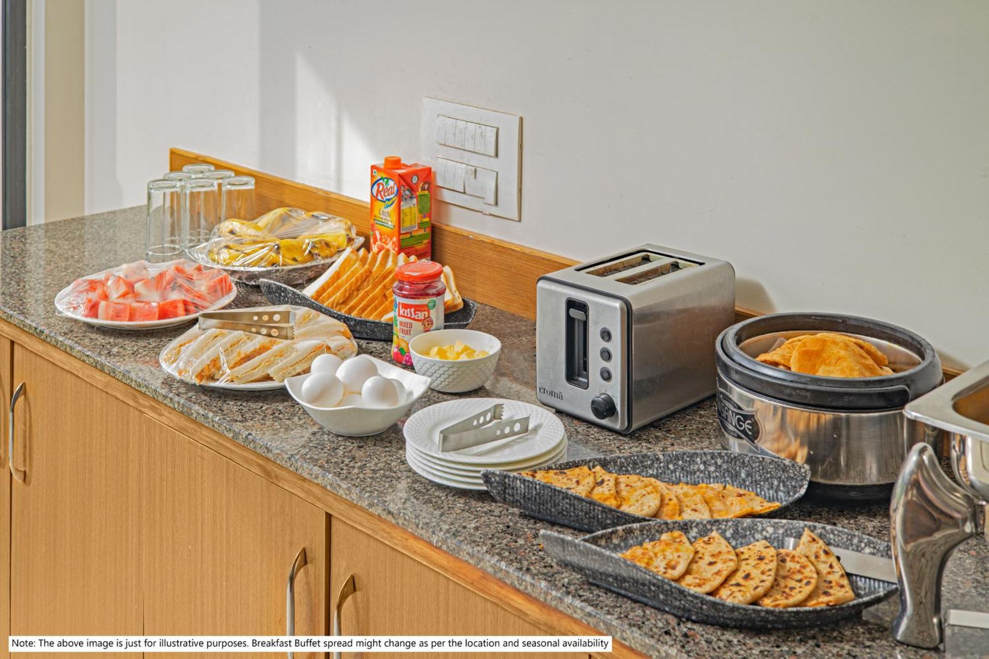 Treebo Elite Corporate, Sector 62 Hotel Noida Ngoại thất bức ảnh